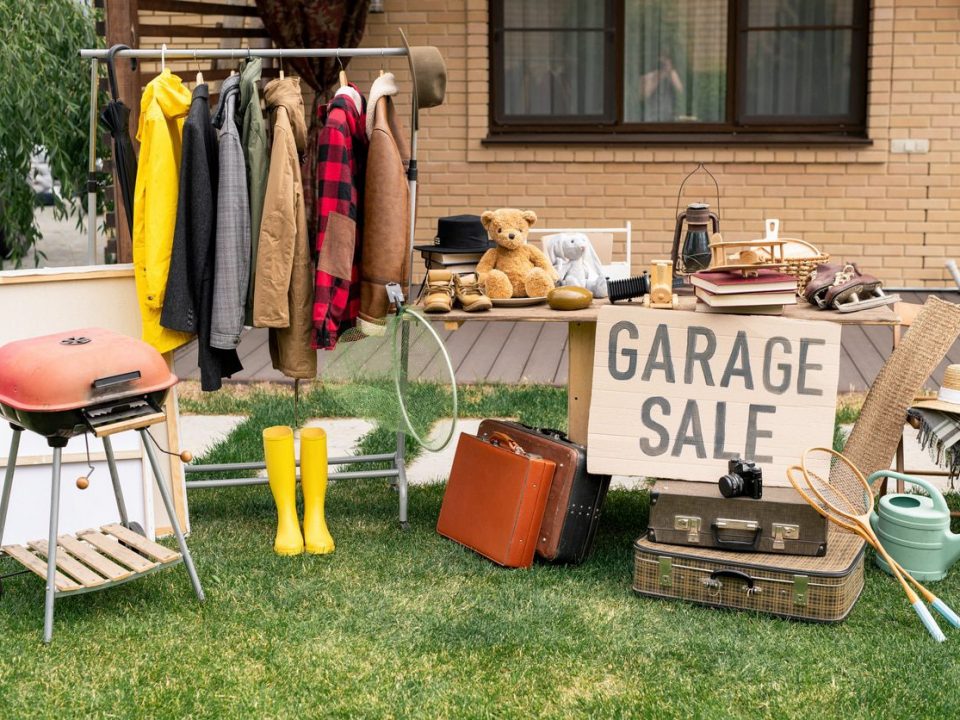 garage sale on common property