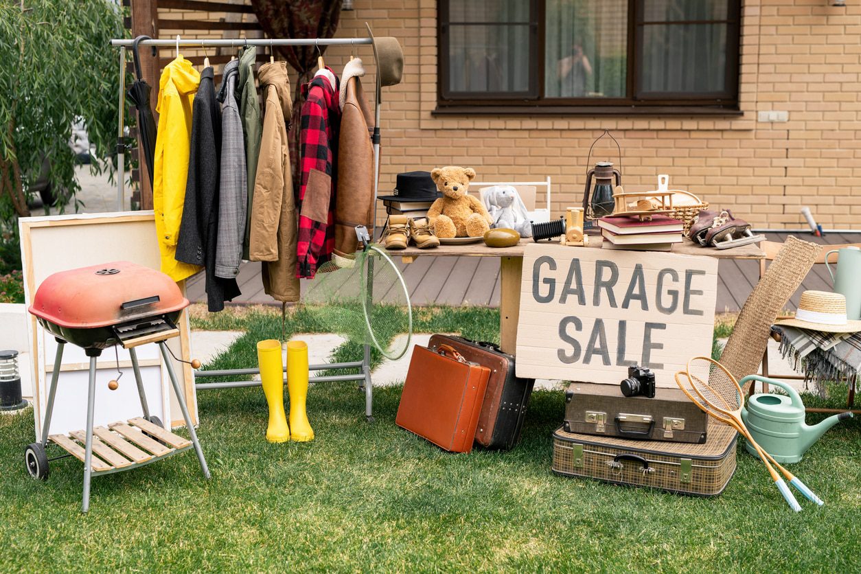 garage sale on common property